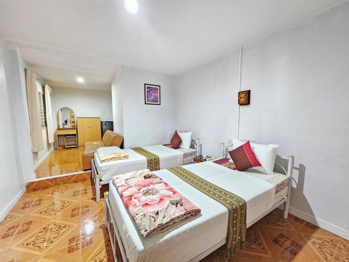 P.California Inter Hostel Nang Rong Eksteriør bilde