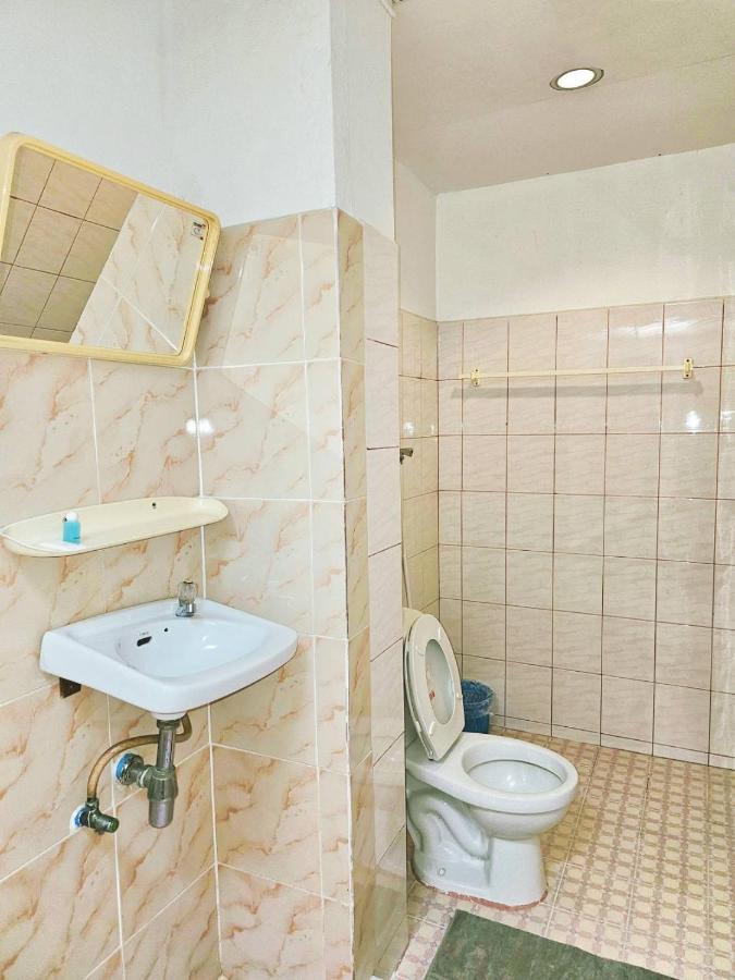 P.California Inter Hostel Nang Rong Eksteriør bilde