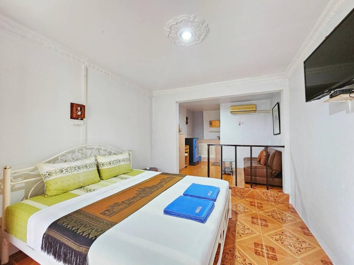 P.California Inter Hostel Nang Rong Eksteriør bilde