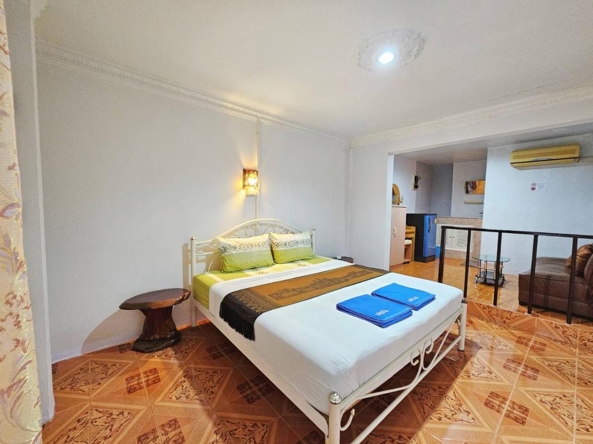 P.California Inter Hostel Nang Rong Eksteriør bilde