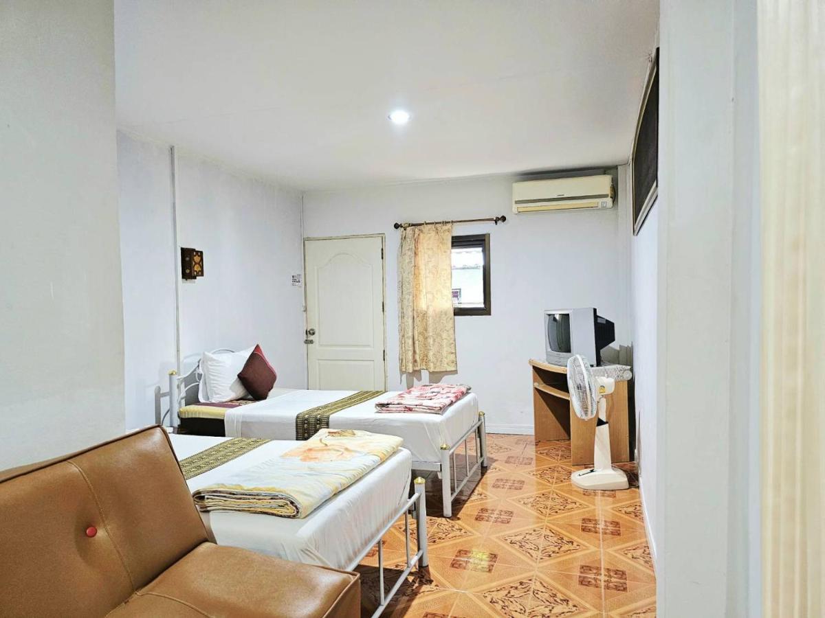 P.California Inter Hostel Nang Rong Eksteriør bilde
