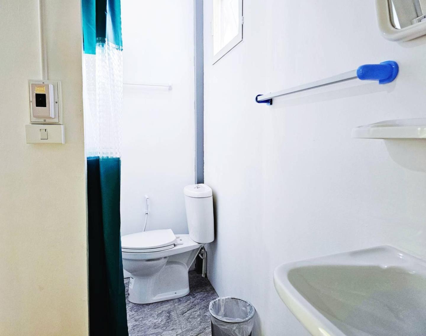 P.California Inter Hostel Nang Rong Eksteriør bilde