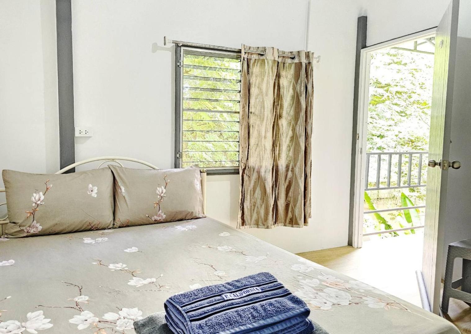 P.California Inter Hostel Nang Rong Eksteriør bilde