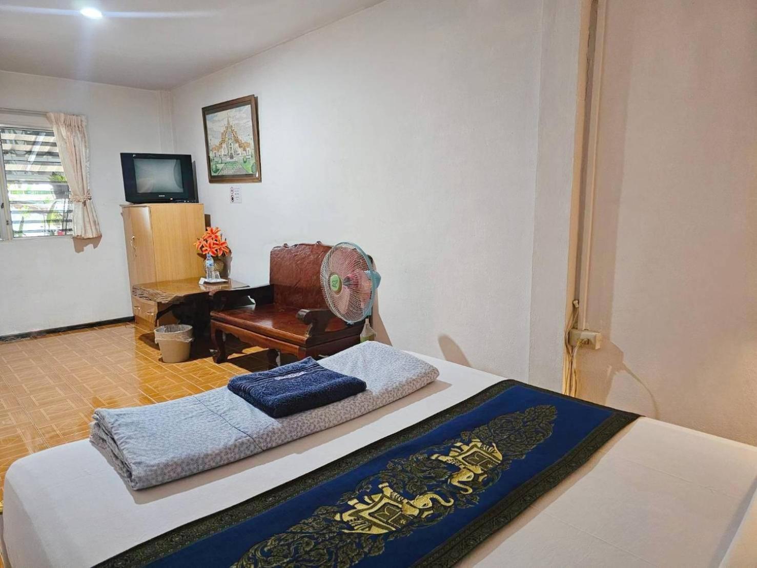 P.California Inter Hostel Nang Rong Eksteriør bilde