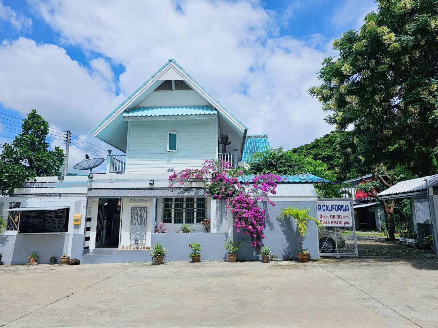 P.California Inter Hostel Nang Rong Eksteriør bilde
