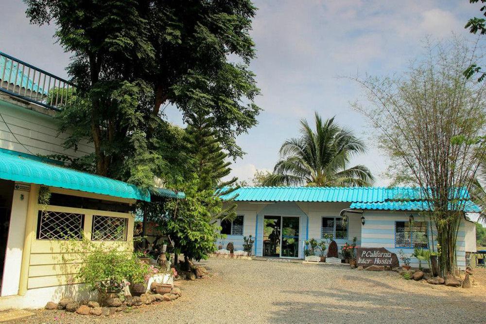 P.California Inter Hostel Nang Rong Eksteriør bilde