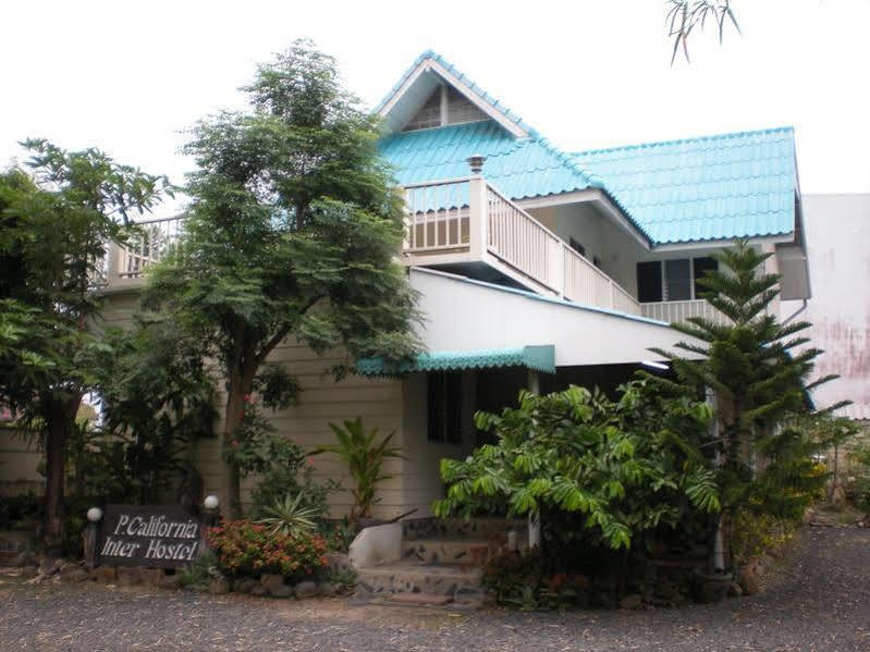 P.California Inter Hostel Nang Rong Eksteriør bilde