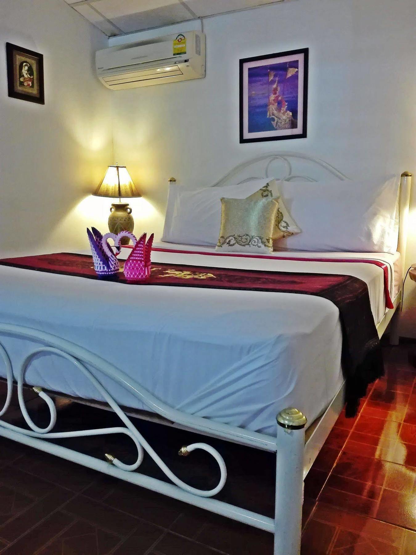 P.California Inter Hostel Nang Rong Eksteriør bilde