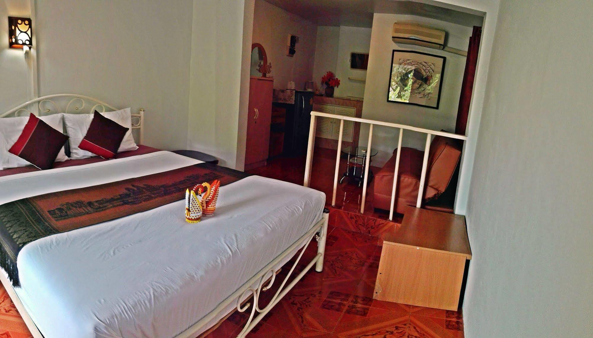 P.California Inter Hostel Nang Rong Eksteriør bilde