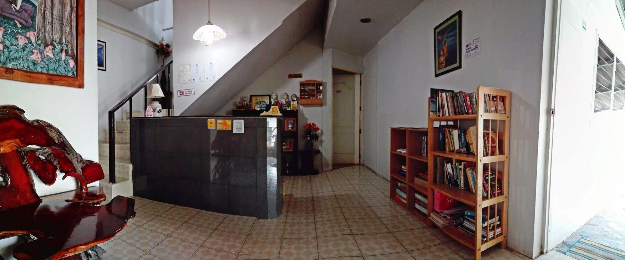 P.California Inter Hostel Nang Rong Eksteriør bilde