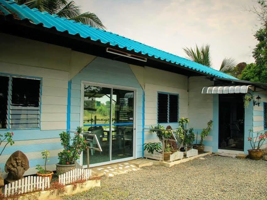 P.California Inter Hostel Nang Rong Eksteriør bilde