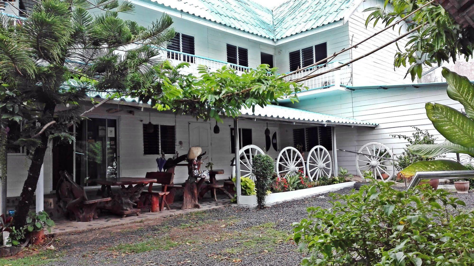 P.California Inter Hostel Nang Rong Eksteriør bilde